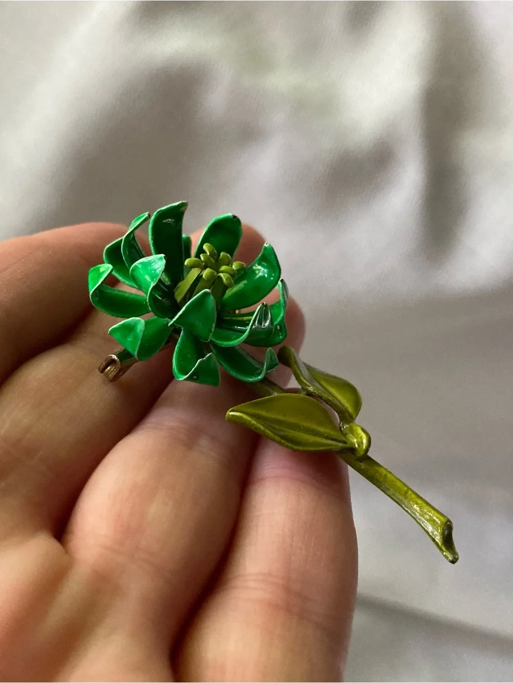 Vintage Ornate Design Green Enamel Flower Brooch Pin!